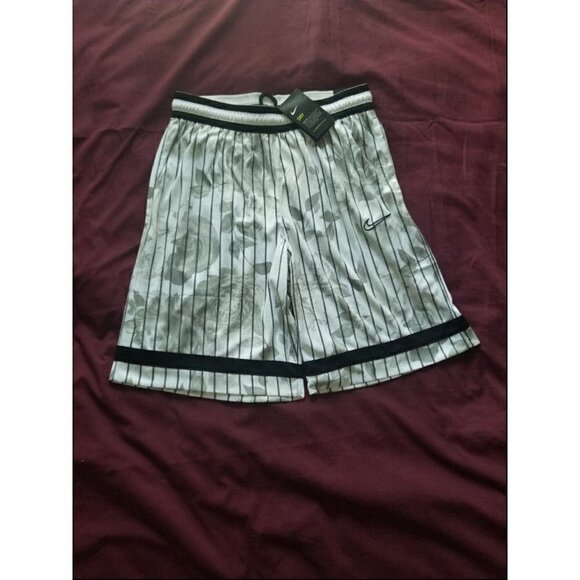 Nike Men's All Over Print Shorts size Medium - Picture 2 of 12